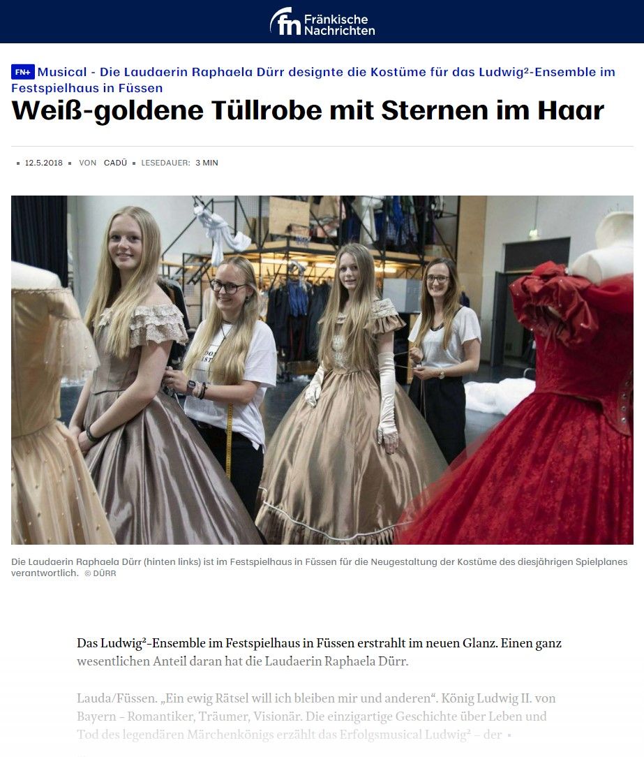 Fränkische Nachrichten: Weiß-goldene Tüllrobe mit Sternen im Haar
